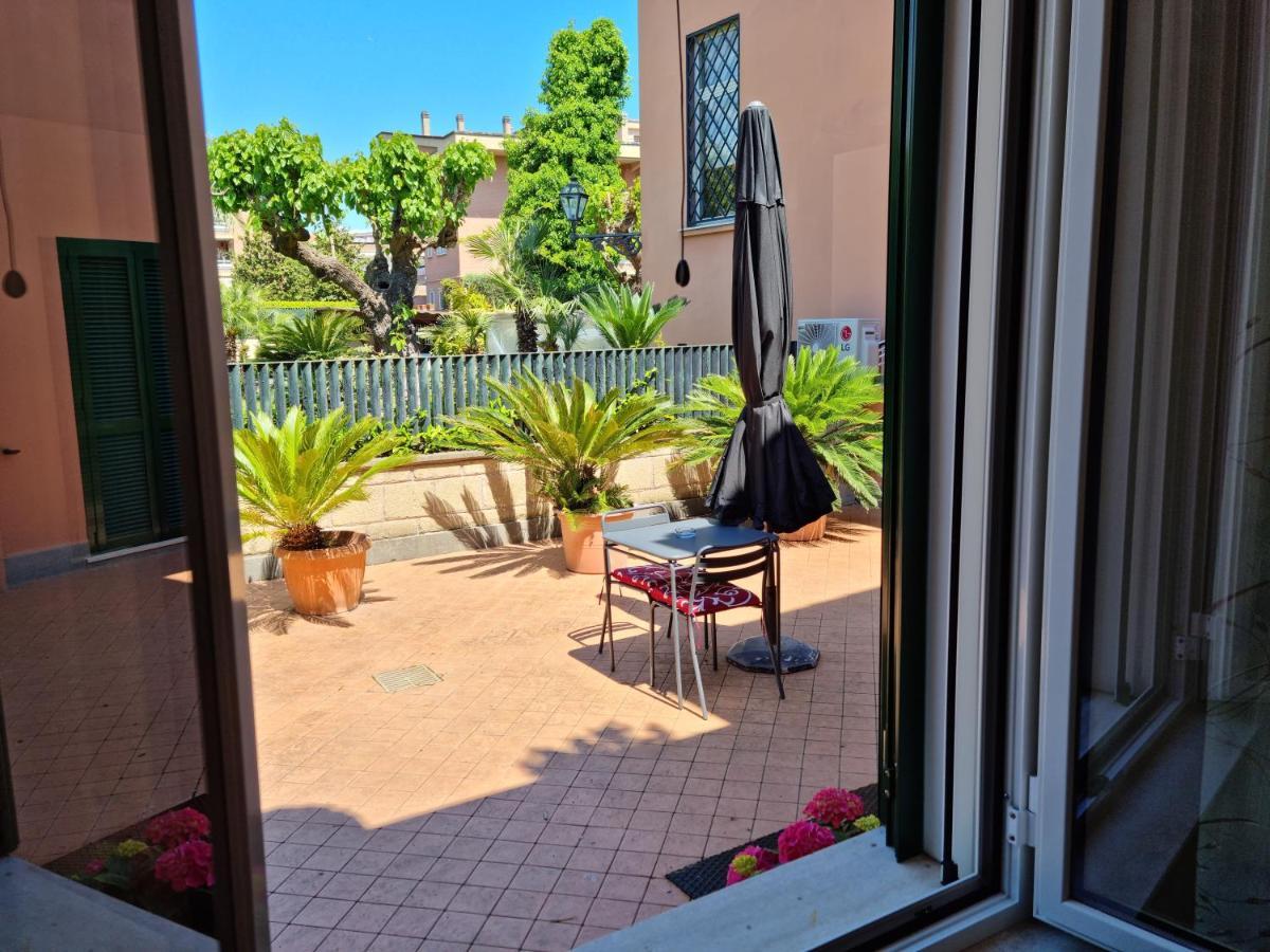Il Casale Nel Parco Guesthouse Rom Exteriör bild