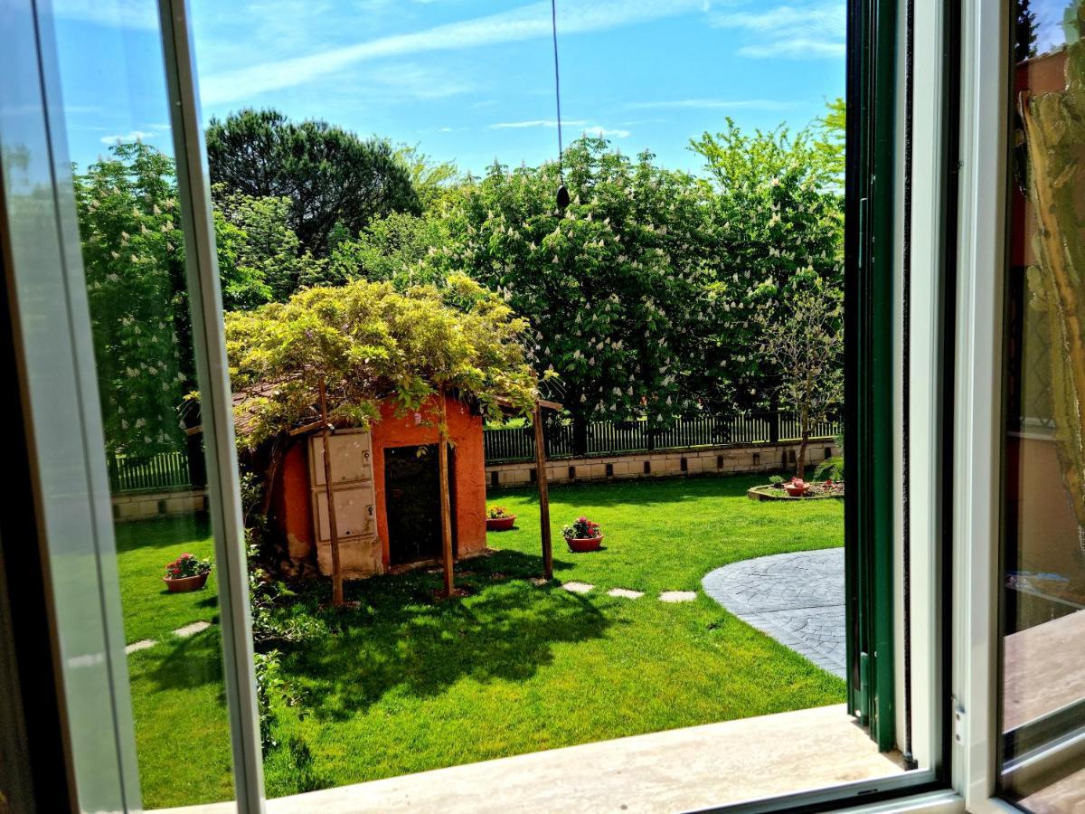 Il Casale Nel Parco Guesthouse Rom Exteriör bild
